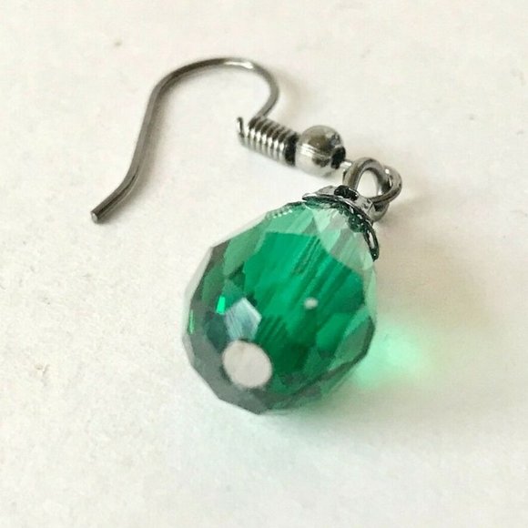 Emerald Green Glass Bead Earrings Teardrop Vintage Baroque Style Silver Plated - Picture 11 of 11